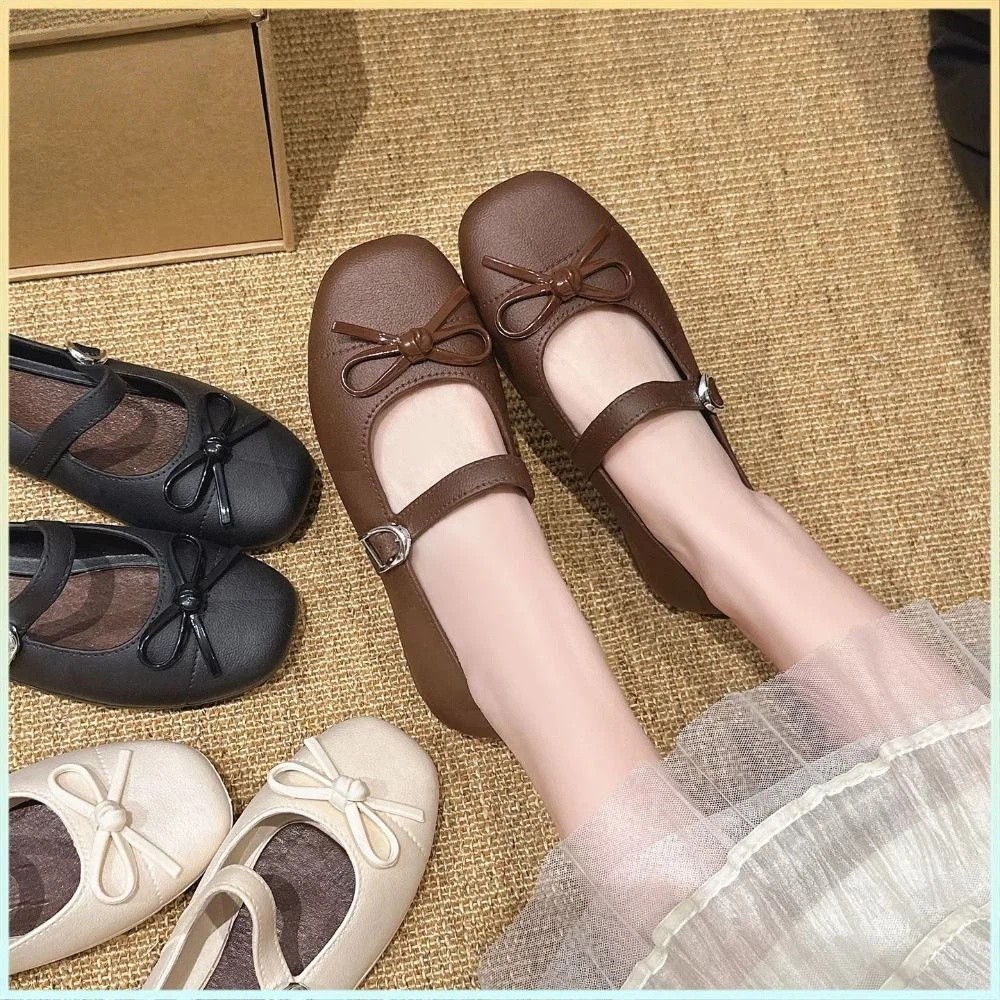 Sandals - รองเท้าแตะผู้หญิงดีไซน์หวาน ประดับโบว์ไข่มุก กันลื่น ใส่ได้หลากหลายโอกาส แบบหุ้มหัวเท้า สวมใส่สบาย