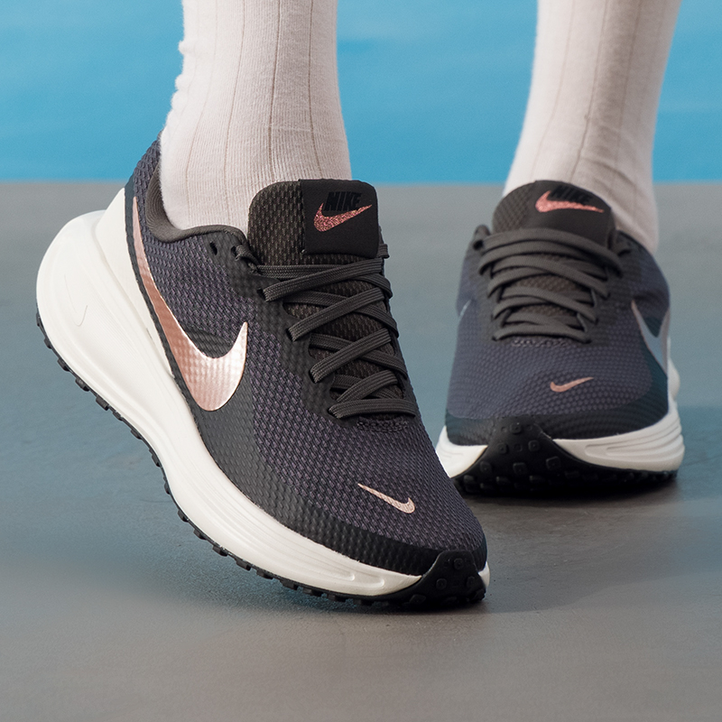 รองเท้าผู้หญิง Nike รุ่นดั้งเด - Lightweight Road Running Shoes บทวิจารณ์และราคา